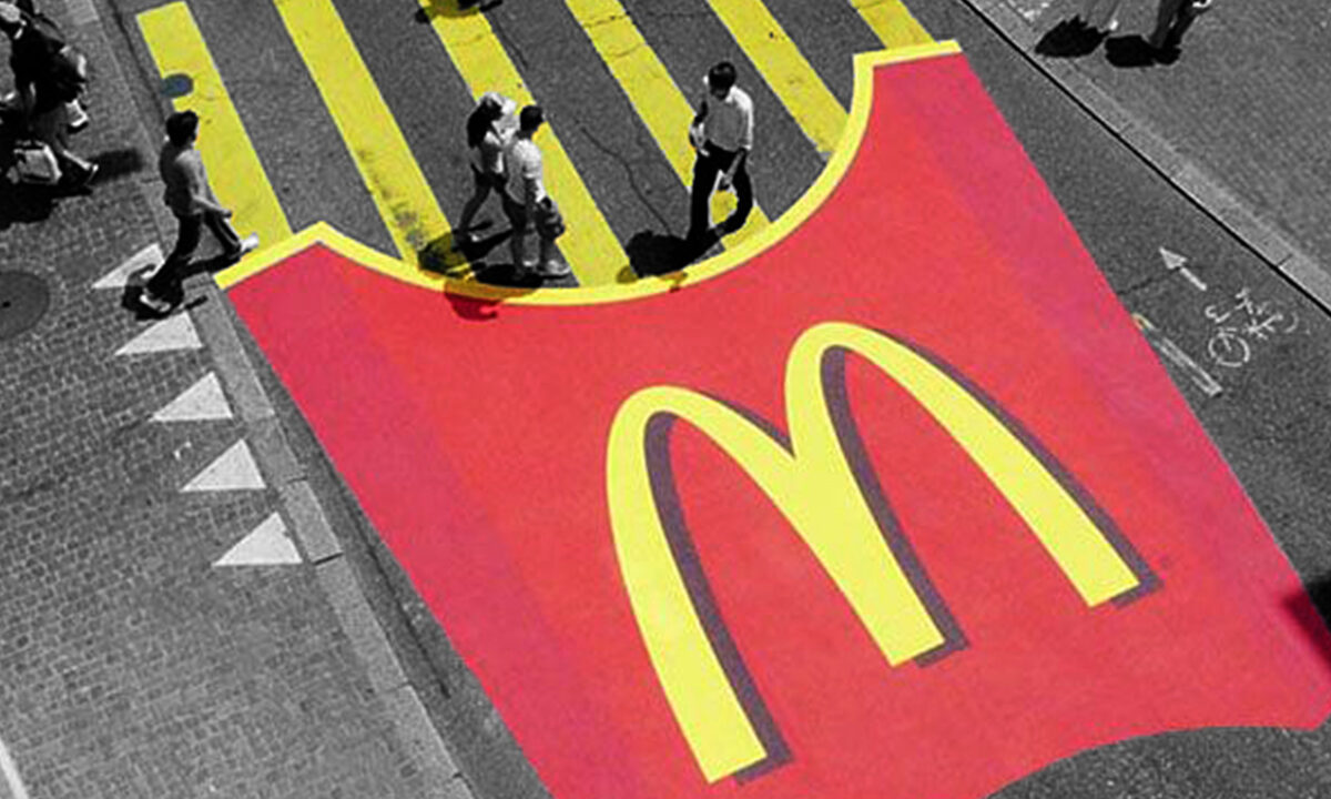 بازاریابی پنهان: وقتی برندها بدون اینکه متوجه شویم، ذهنمان را تسخیر می‌کنند!